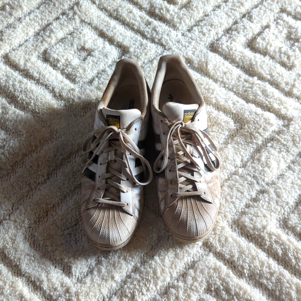 Adidas superstars